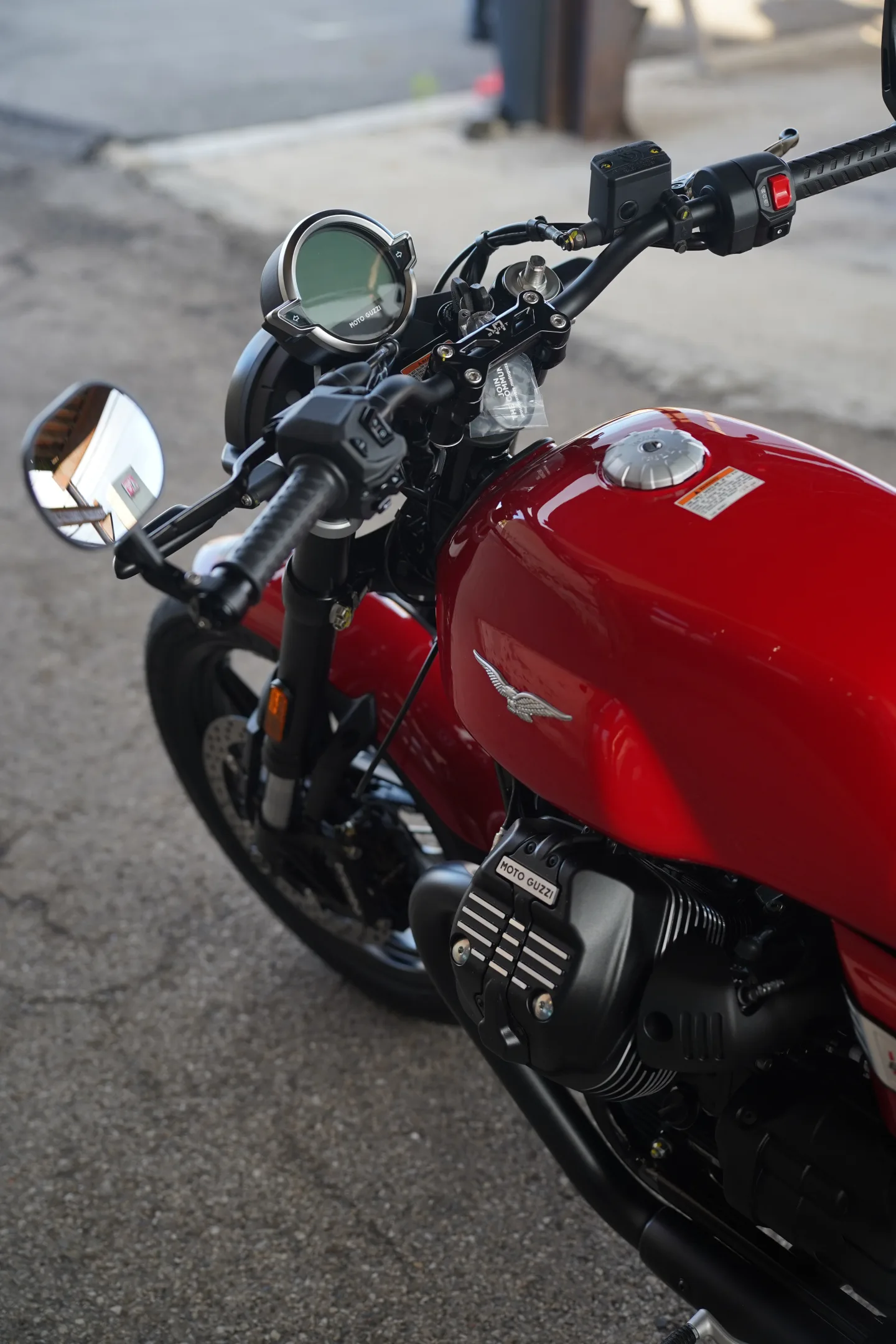 DSC01796 2027 Moto Guzzi V7 Sport - Rosso Monza