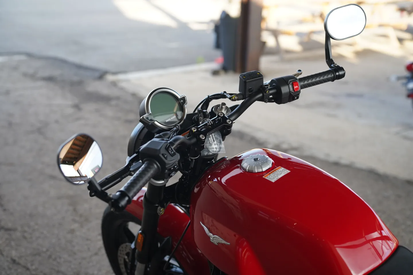 DSC01798 2027 Moto Guzzi V7 Sport - Rosso Monza