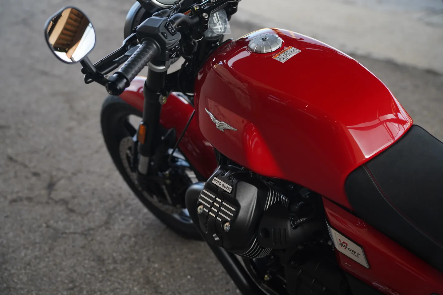 DSC01799 2027 Moto Guzzi V7 Sport - Rosso Monza