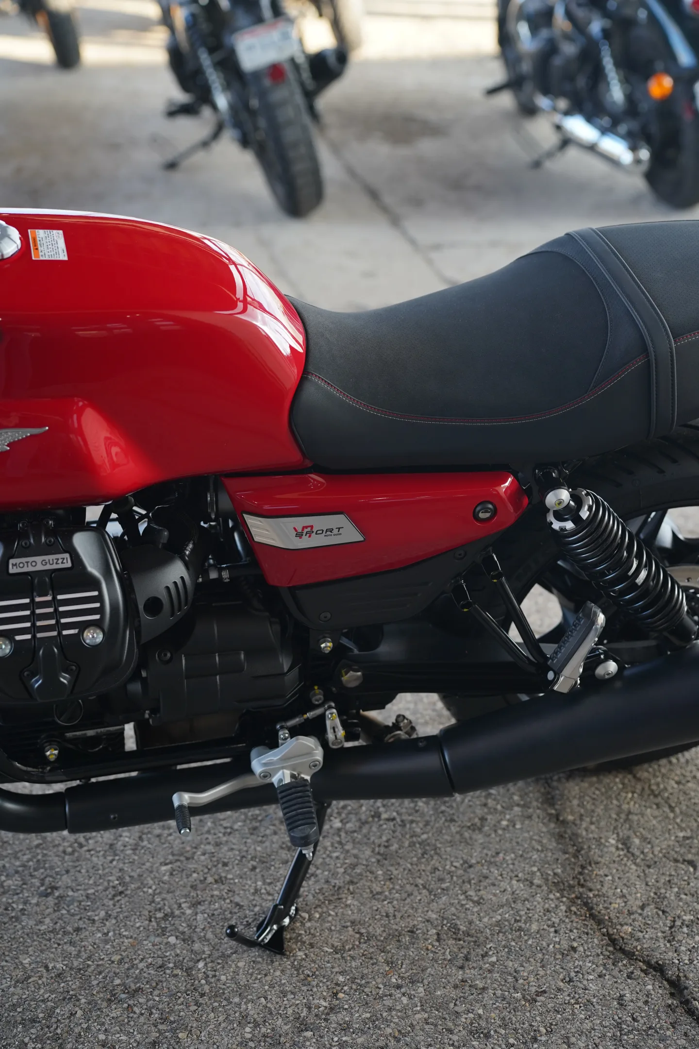 DSC01802 2027 Moto Guzzi V7 Sport - Rosso Monza