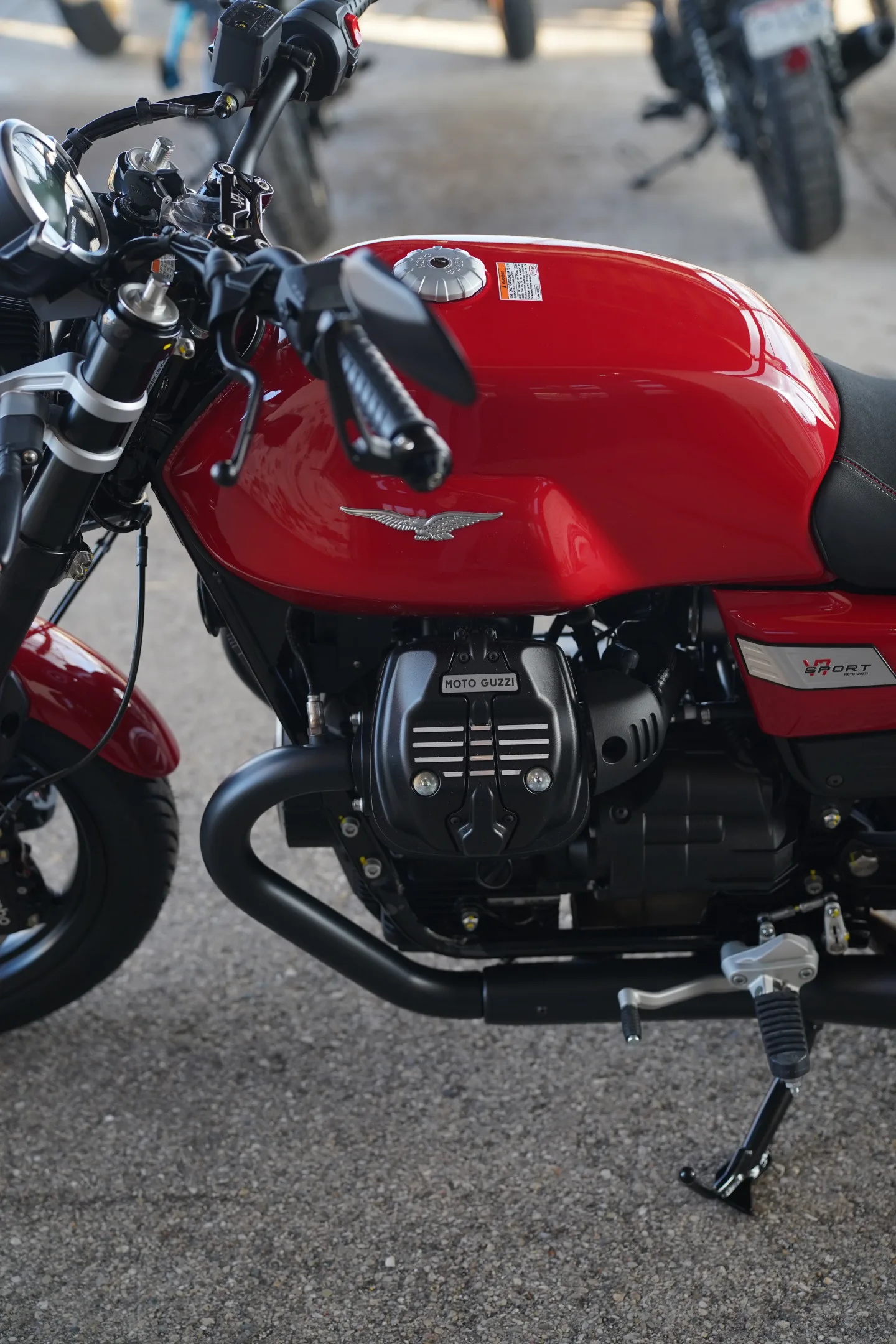 DSC01803 2027 Moto Guzzi V7 Sport - Rosso Monza