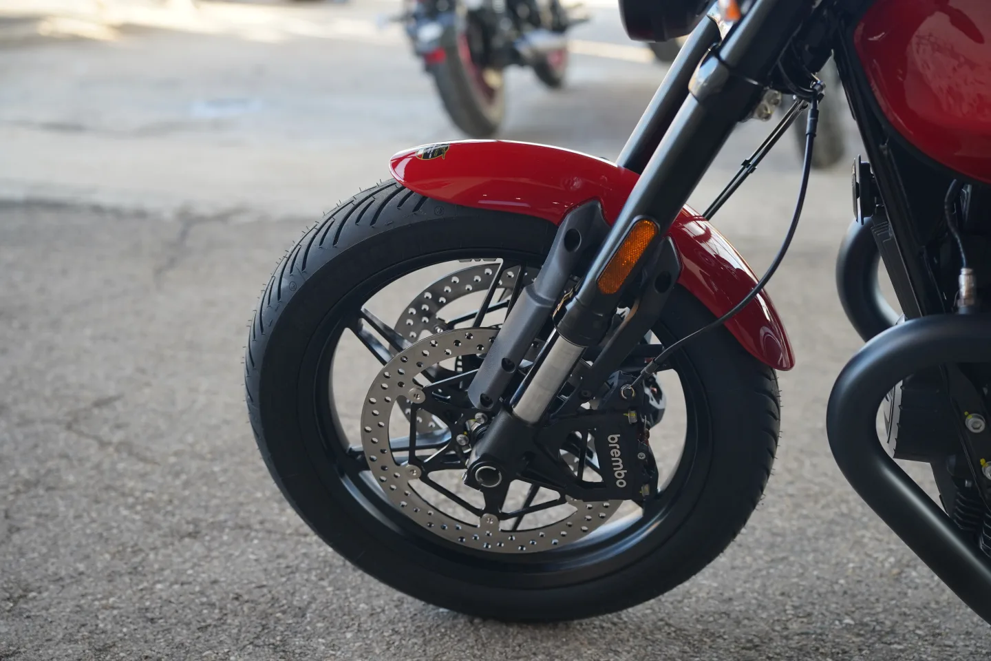 DSC01806 2027 Moto Guzzi V7 Sport - Rosso Monza
