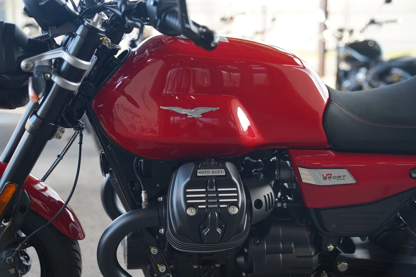 DSC01807 2027 Moto Guzzi V7 Sport - Rosso Monza