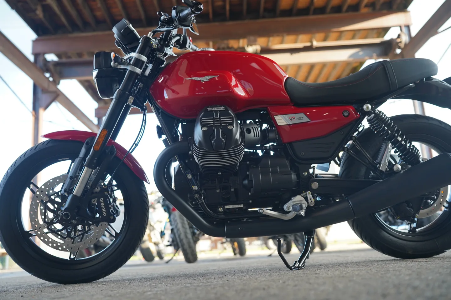 DSC01809 2027 Moto Guzzi V7 Sport - Rosso Monza