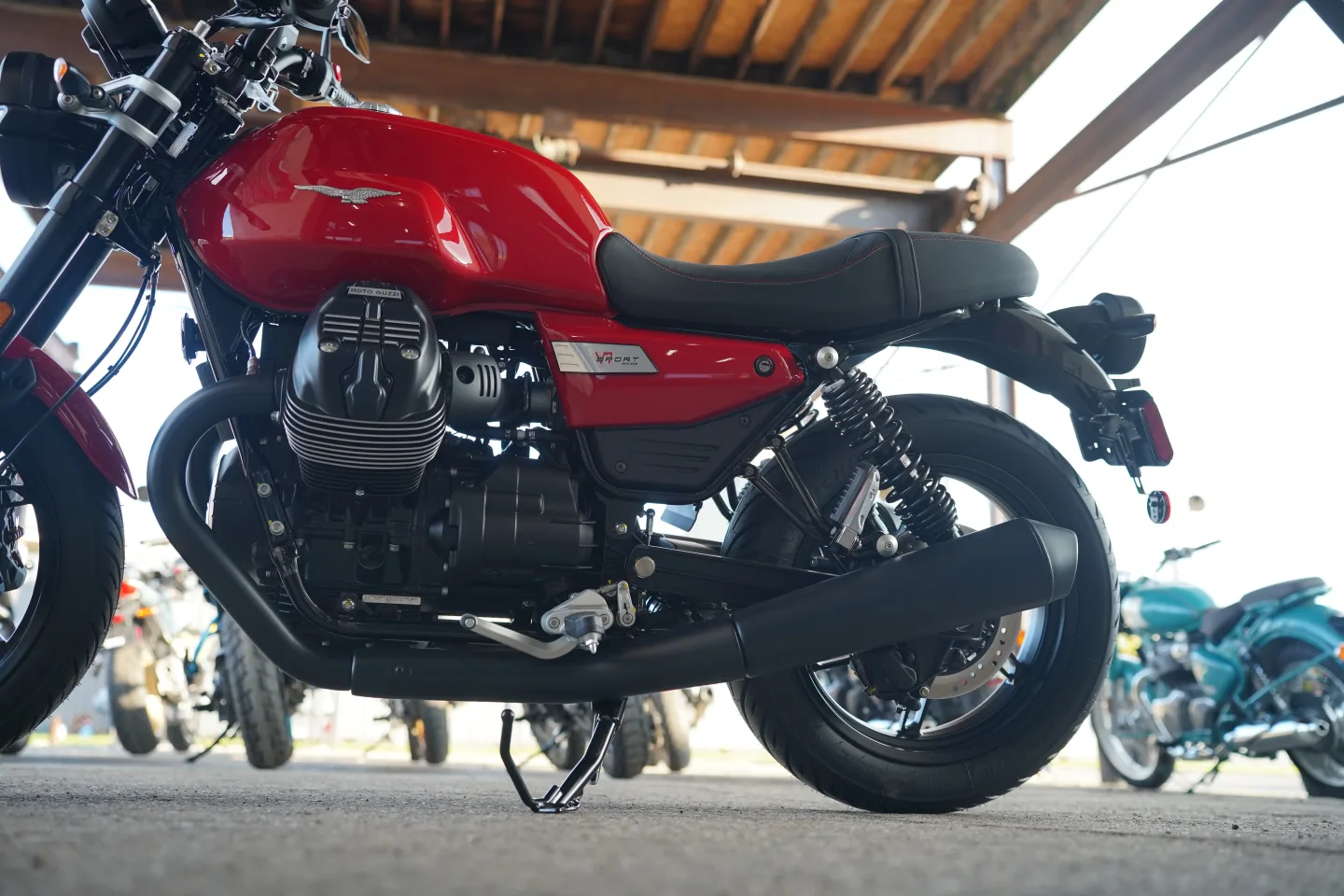 DSC01810 2027 Moto Guzzi V7 Sport - Rosso Monza