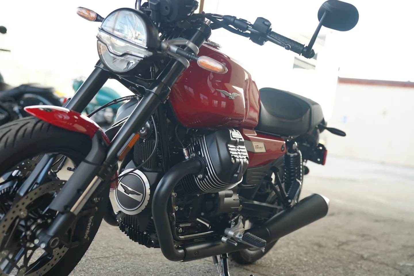 DSC01813 2027 Moto Guzzi V7 Sport - Rosso Monza