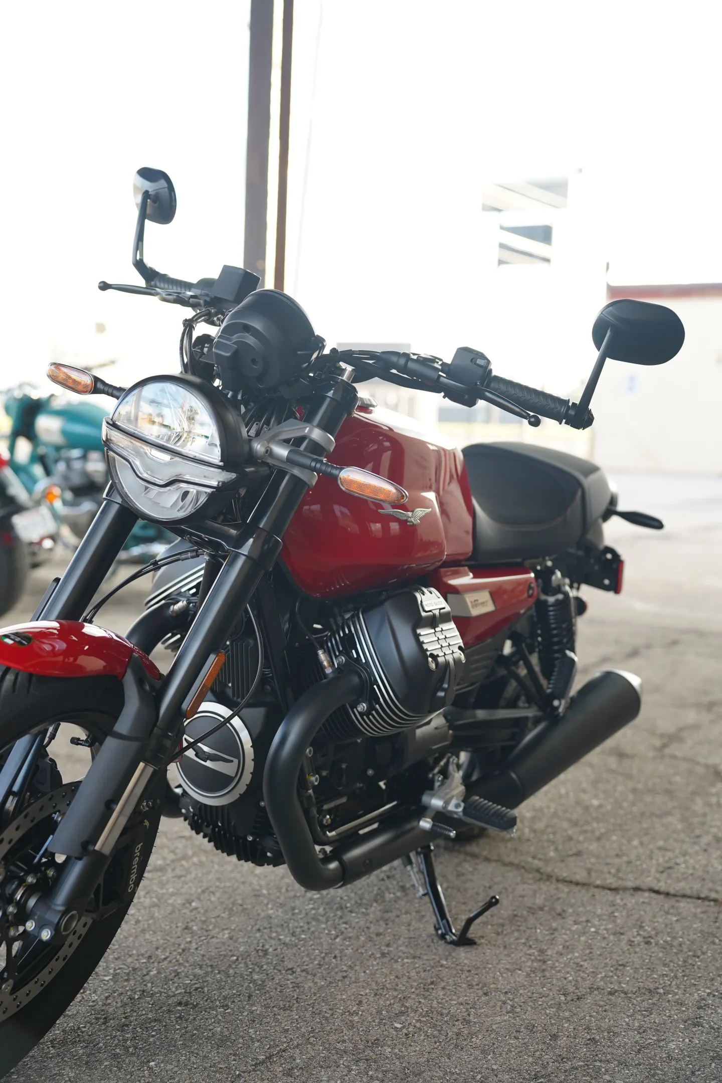 DSC01814 2027 Moto Guzzi V7 Sport - Rosso Monza