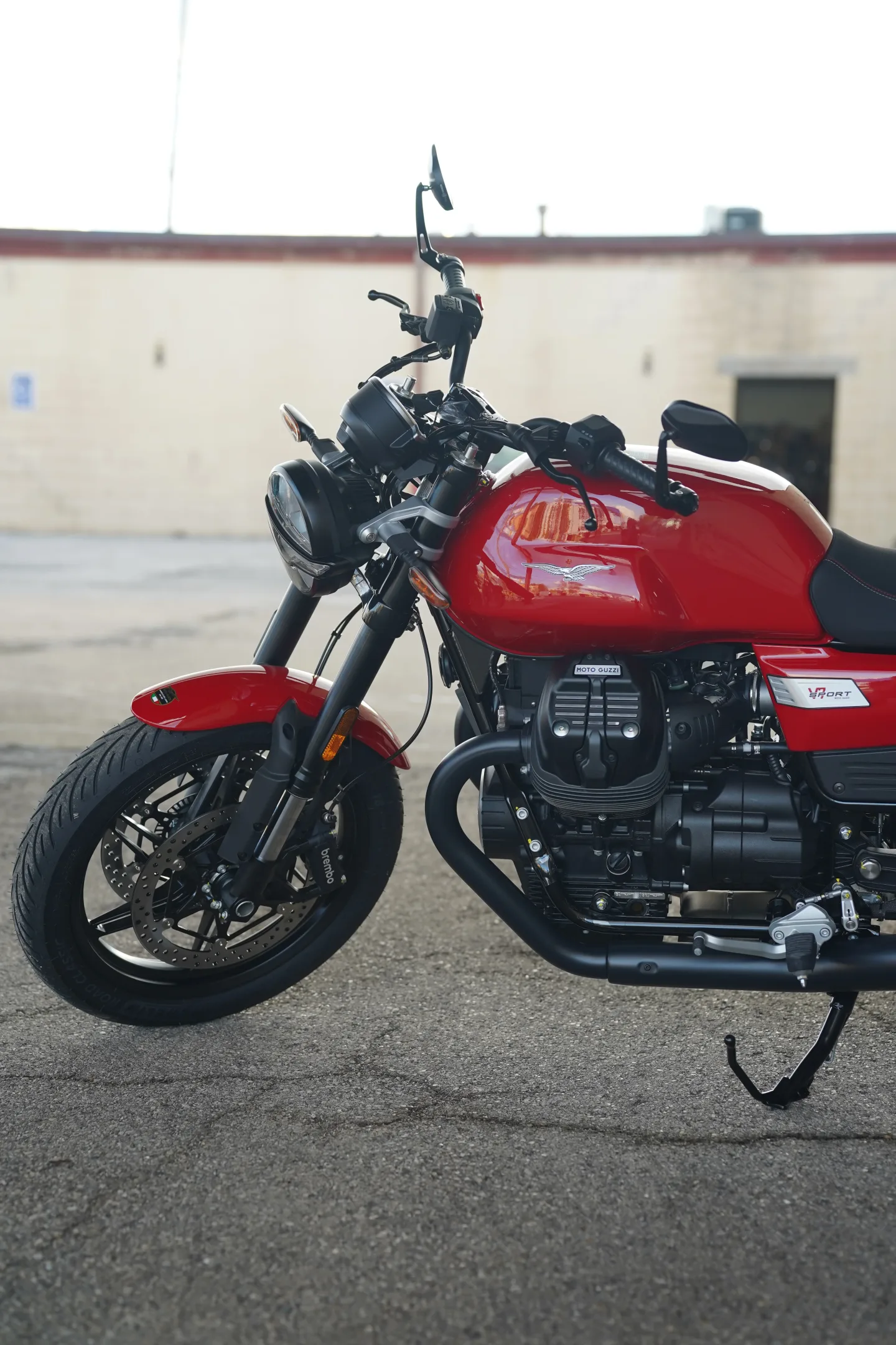 DSC01820 2027 Moto Guzzi V7 Sport - Rosso Monza