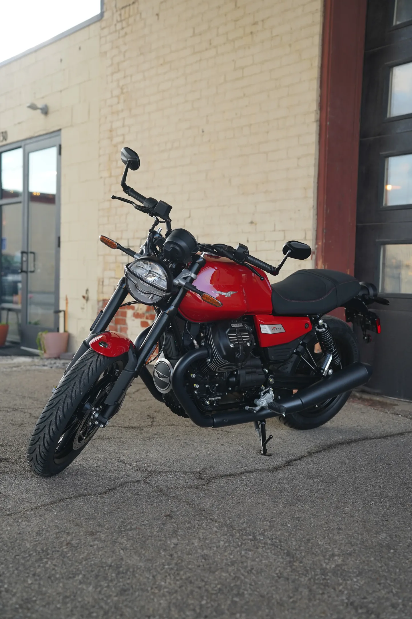 DSC01822 2027 Moto Guzzi V7 Sport - Rosso Monza