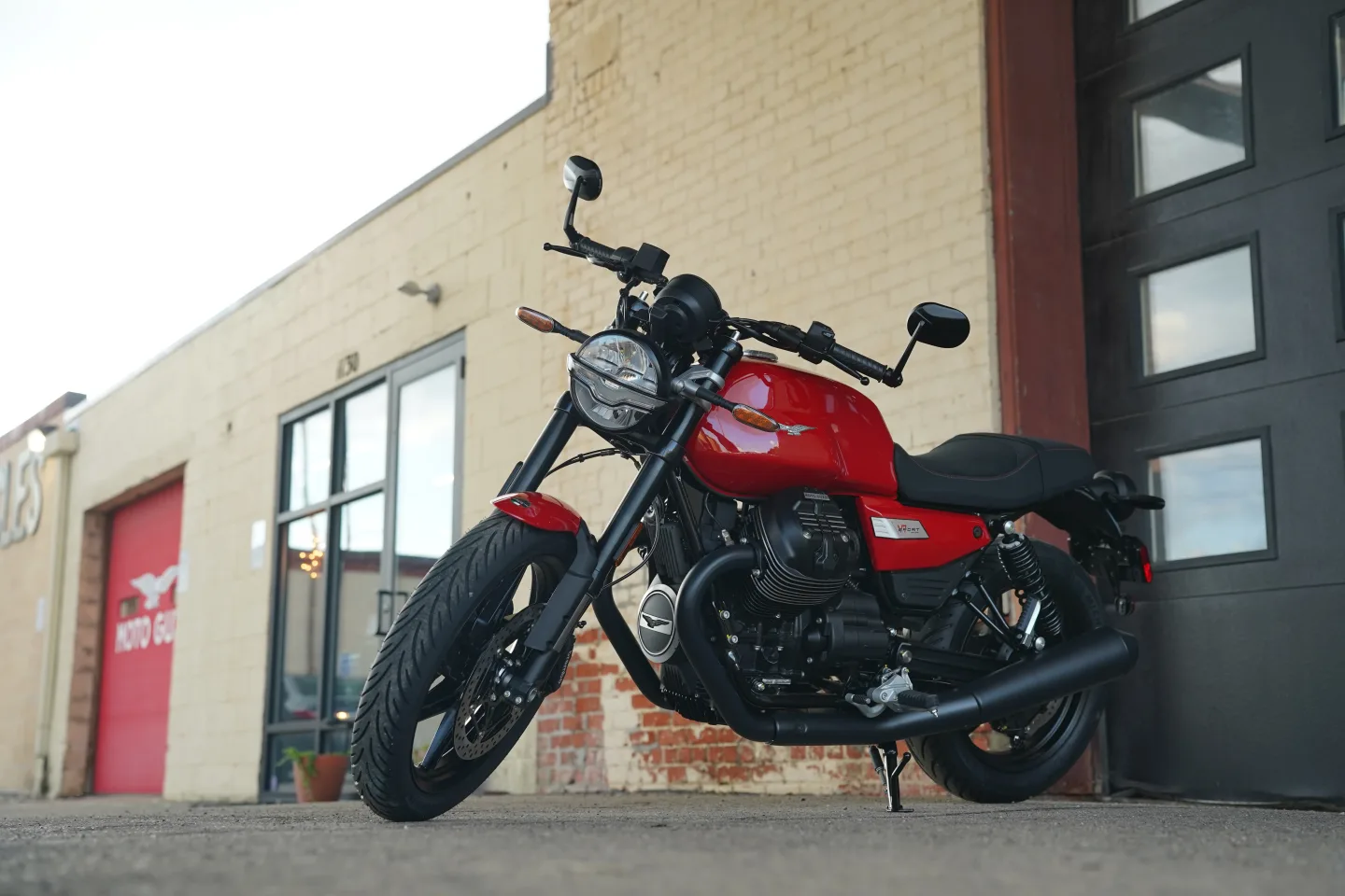 DSC01823 2027 Moto Guzzi V7 Sport - Rosso Monza