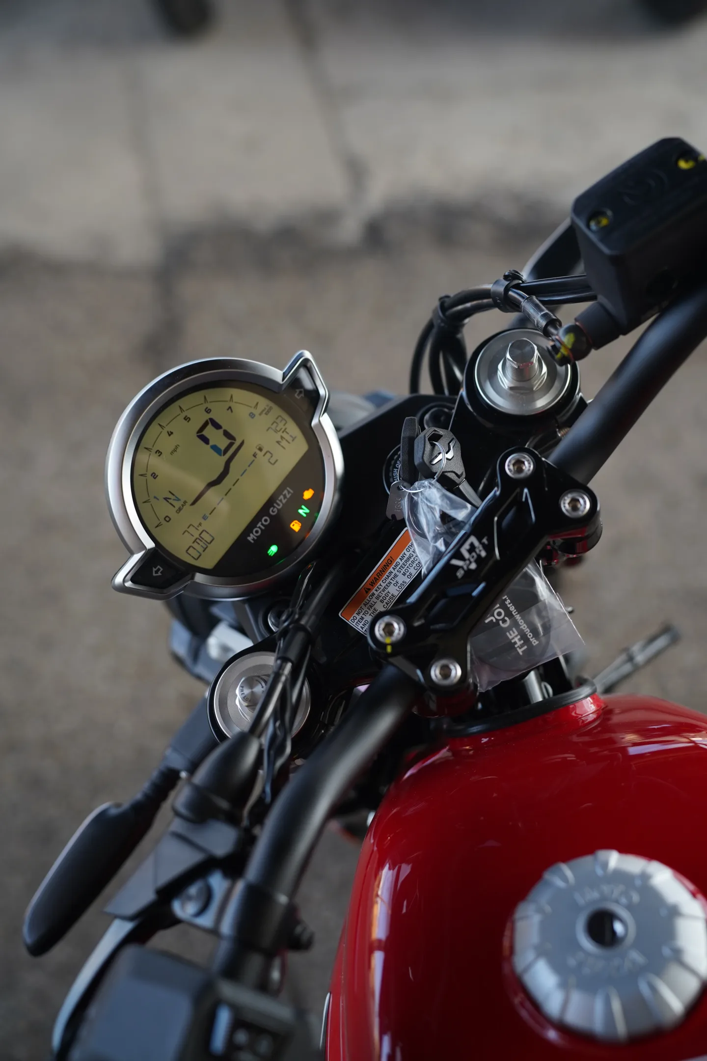 DSC01824 2027 Moto Guzzi V7 Sport - Rosso Monza
