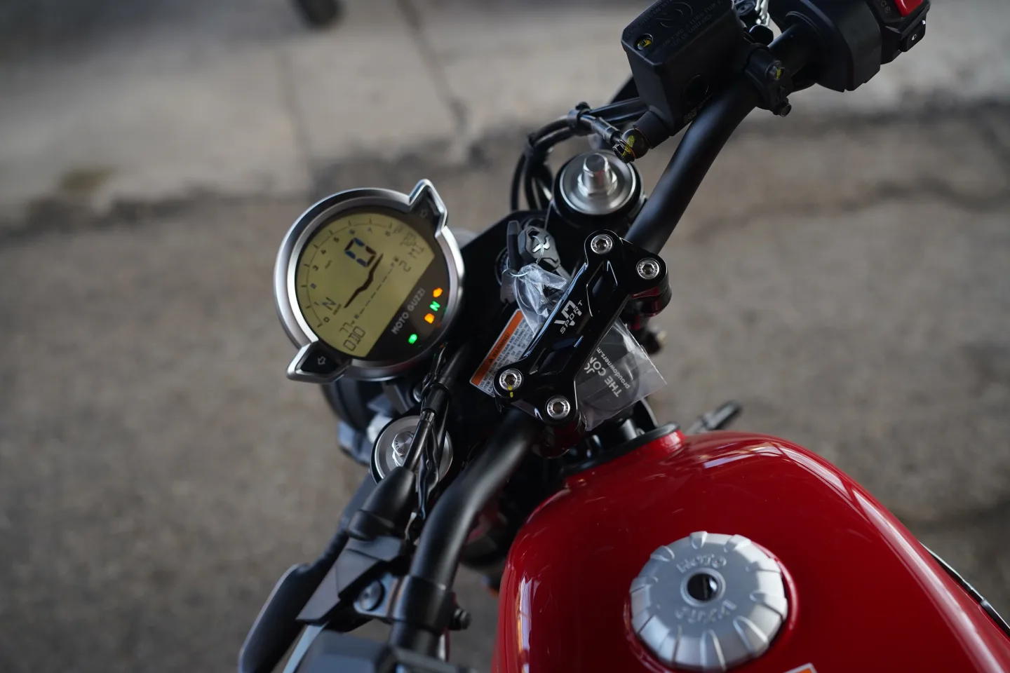 DSC01825 2027 Moto Guzzi V7 Sport - Rosso Monza