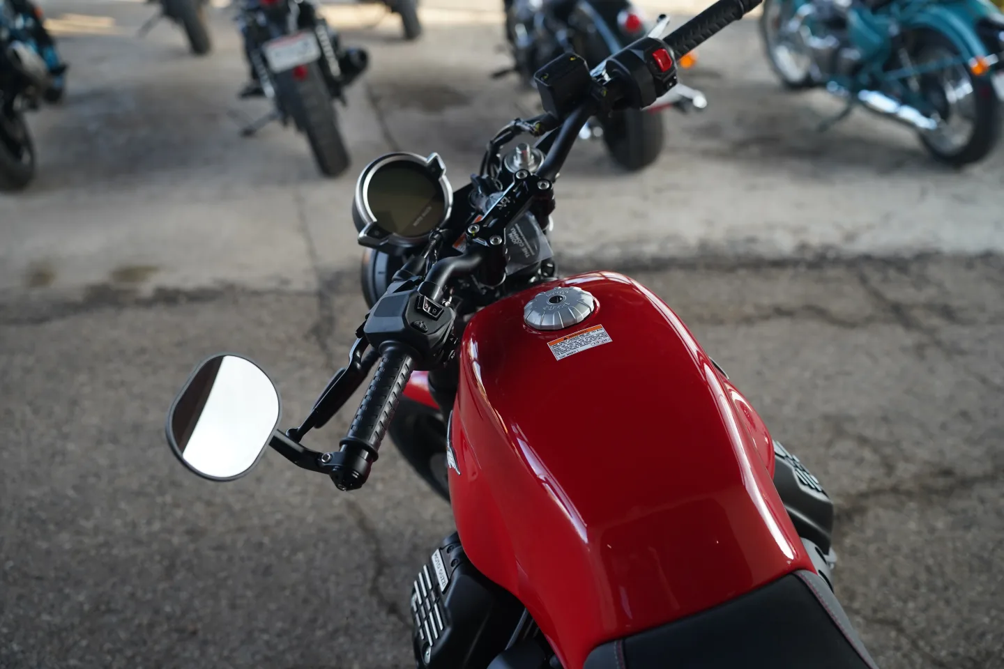 DSC01827 2027 Moto Guzzi V7 Sport - Rosso Monza