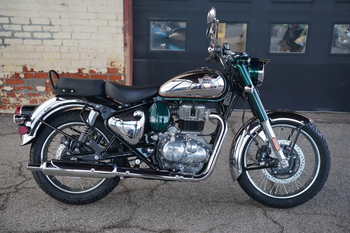 2027 Royal Enfield Classic 350 - Emerald Green