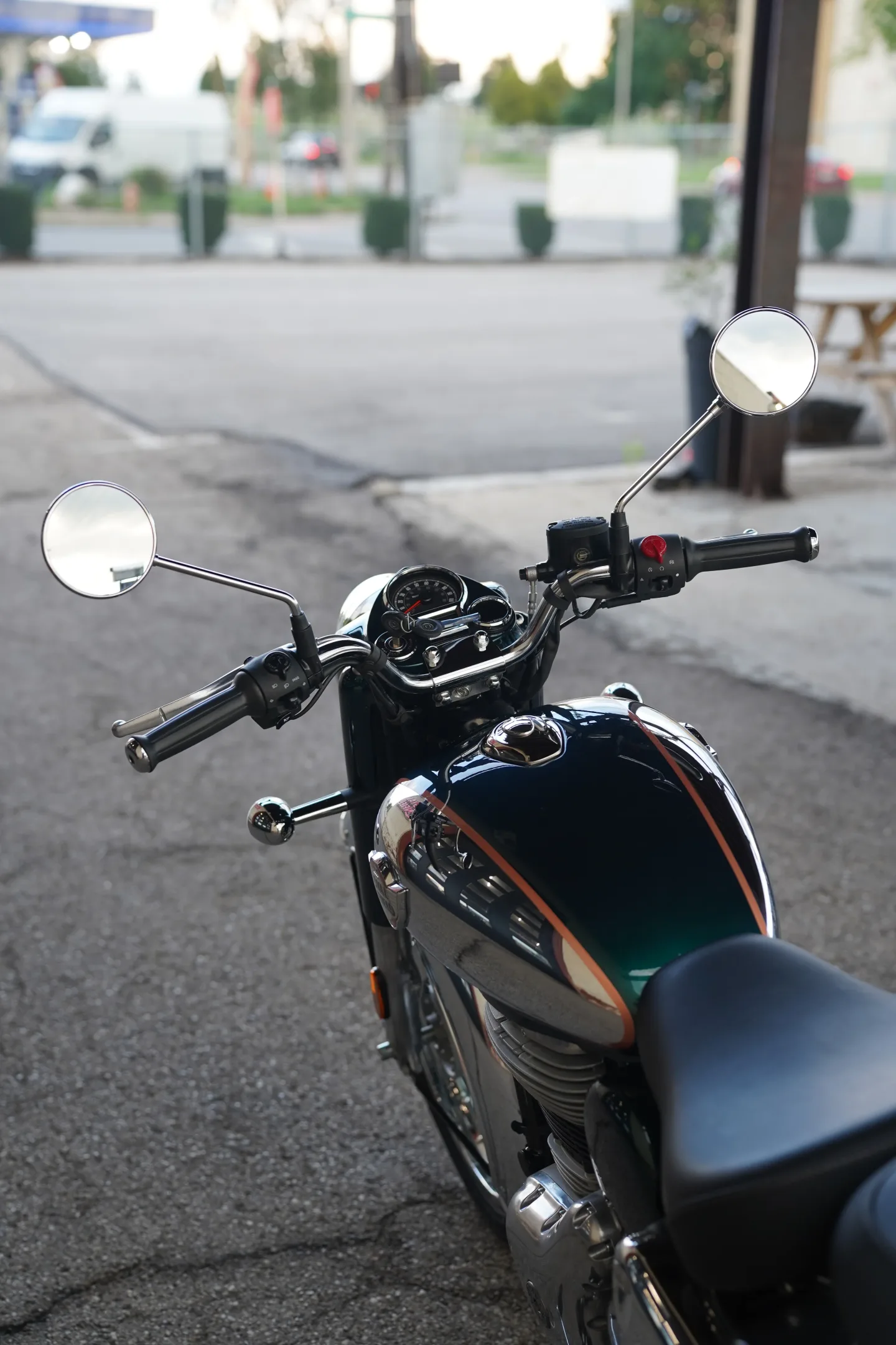 2027 Royal Enfield Classic 350 - Emerald Green