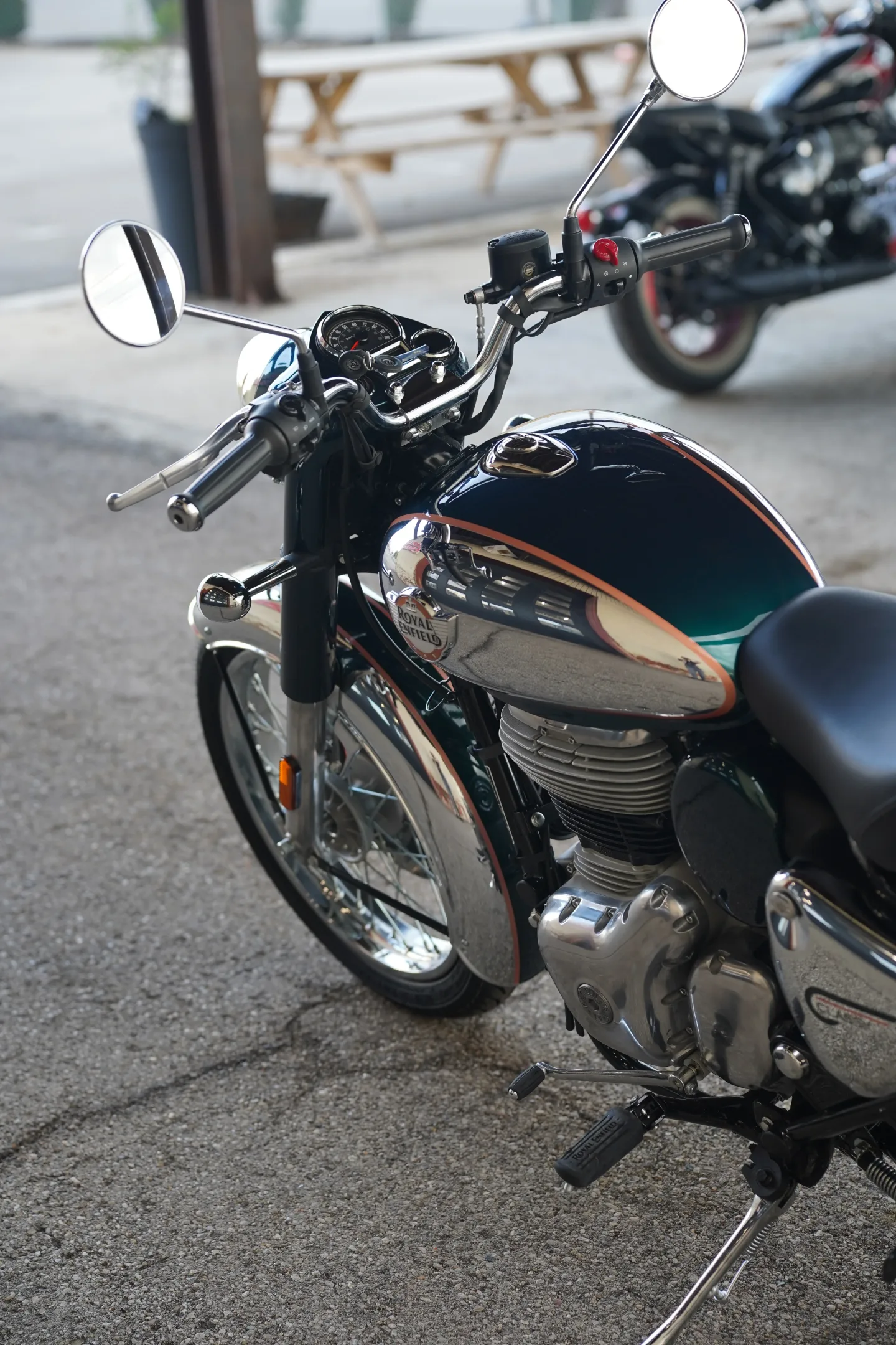2027 Royal Enfield Classic 350 - Emerald Green