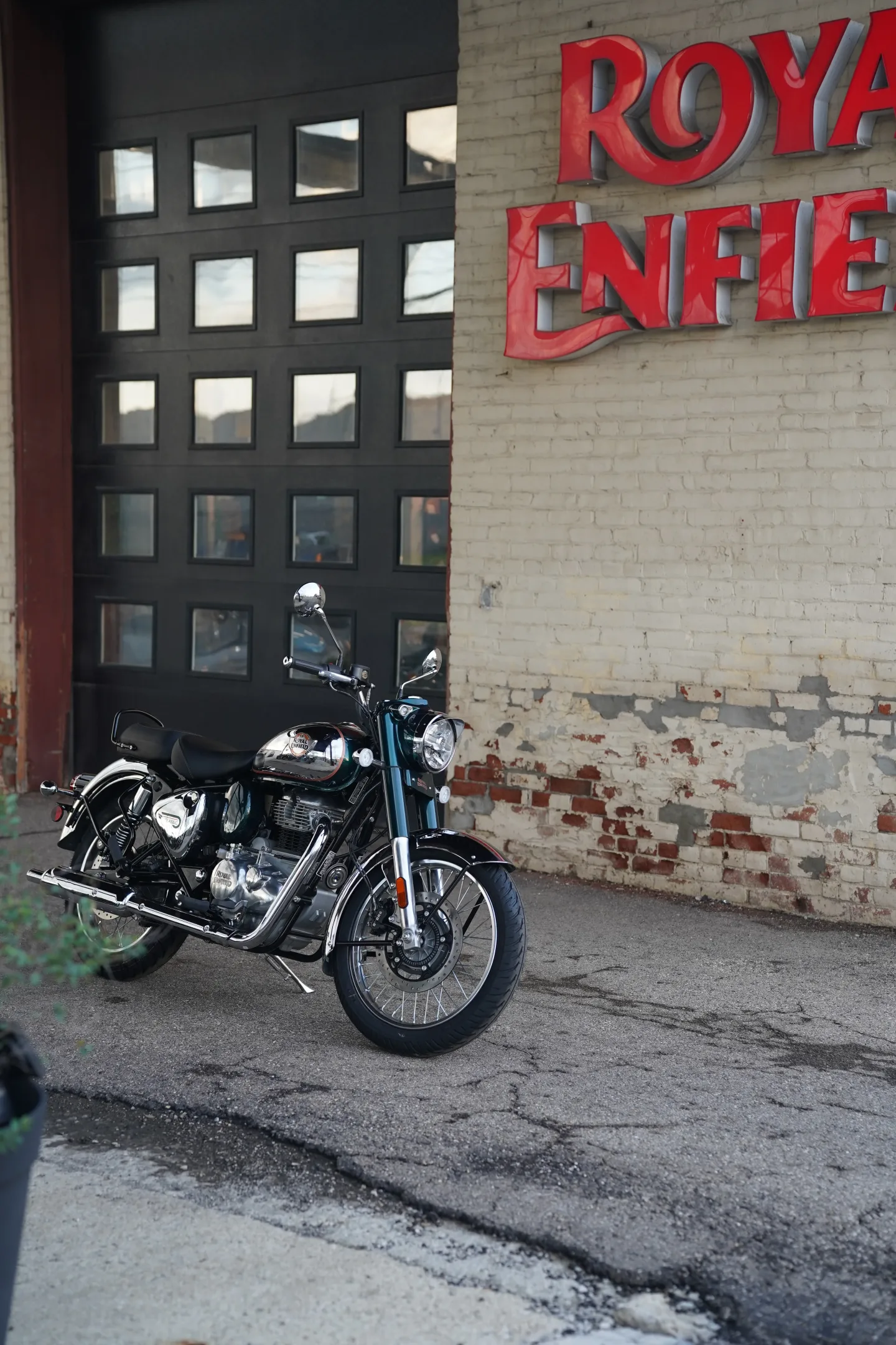 2027 Royal Enfield Classic 350 - Emerald Green