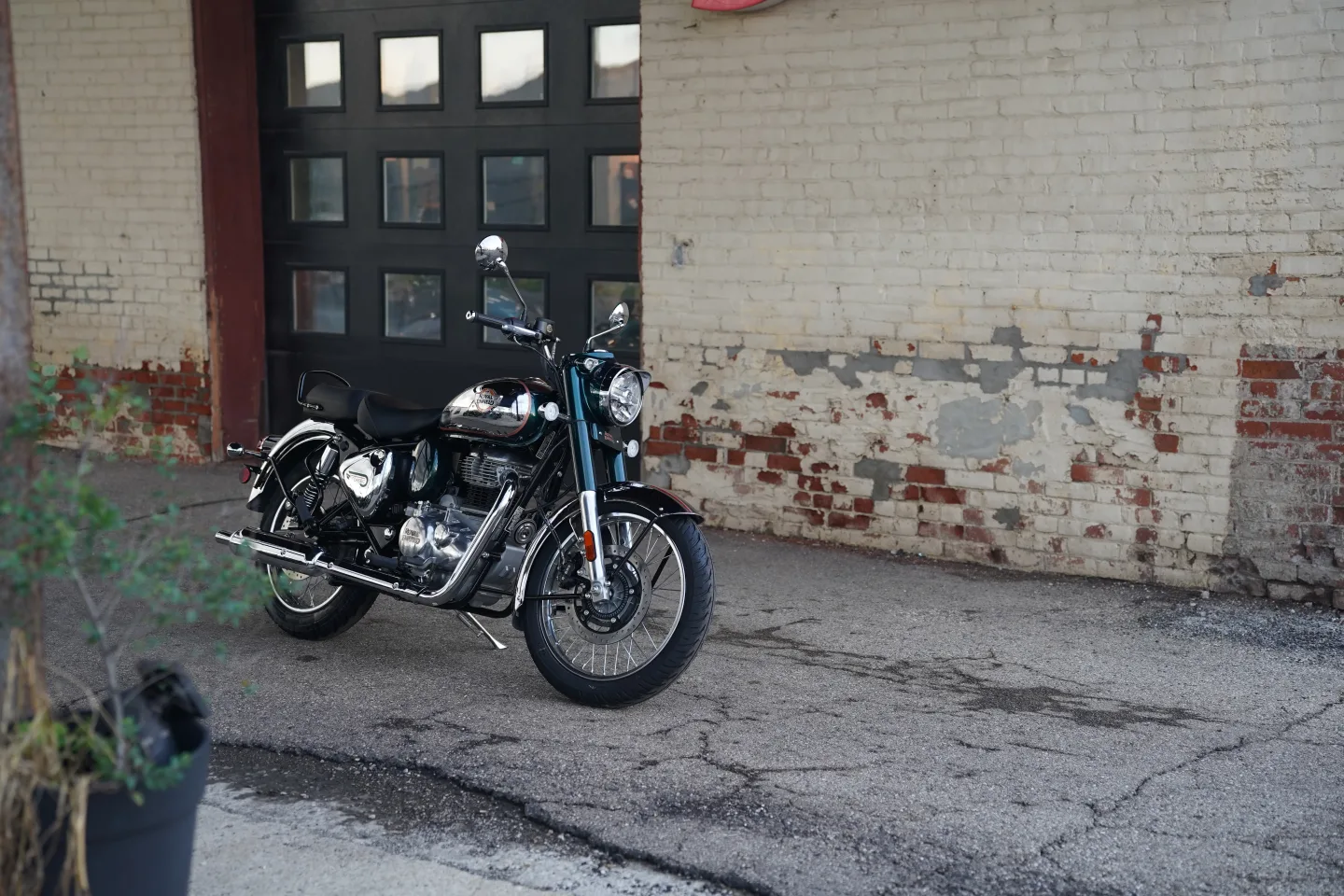 2027 Royal Enfield Classic 350 - Emerald Green