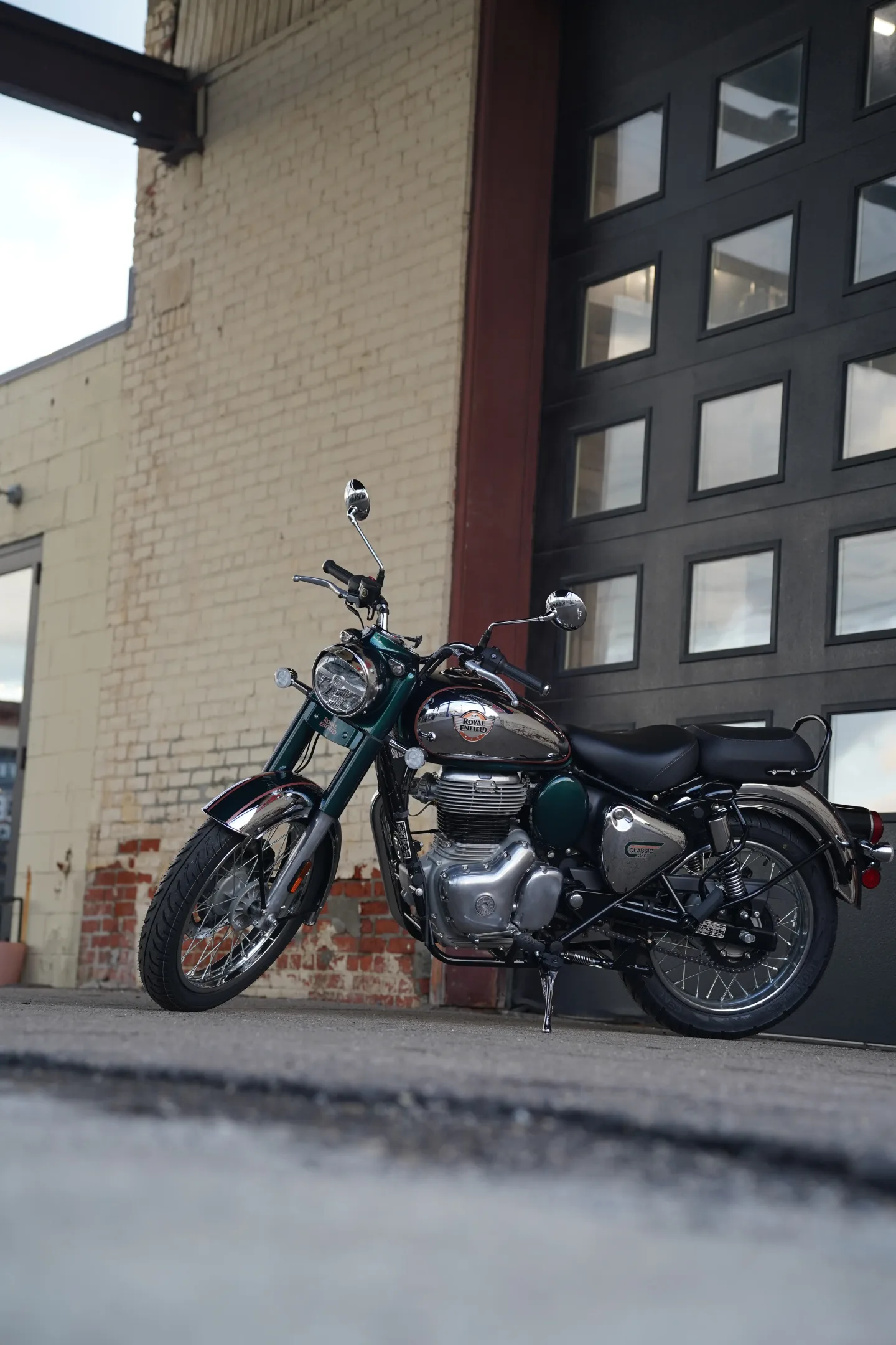 2027 Royal Enfield Classic 350 - Emerald Green