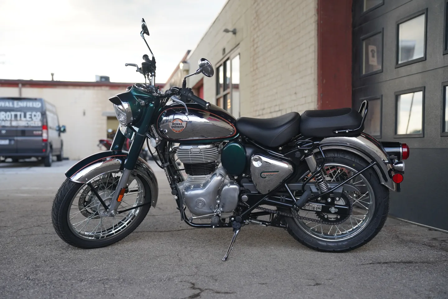 2027 Royal Enfield Classic 350 - Emerald Green