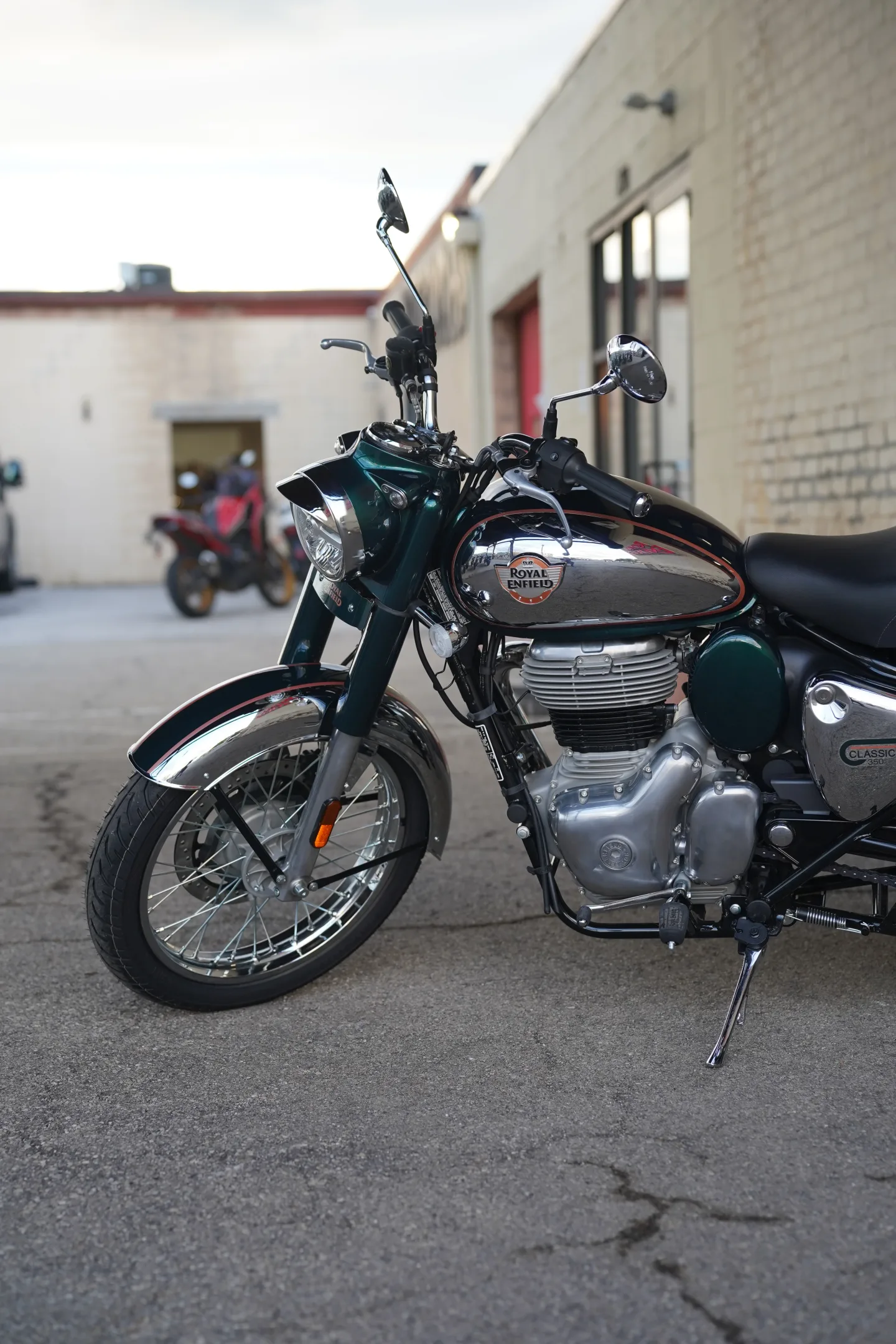 2027 Royal Enfield Classic 350 - Emerald Green