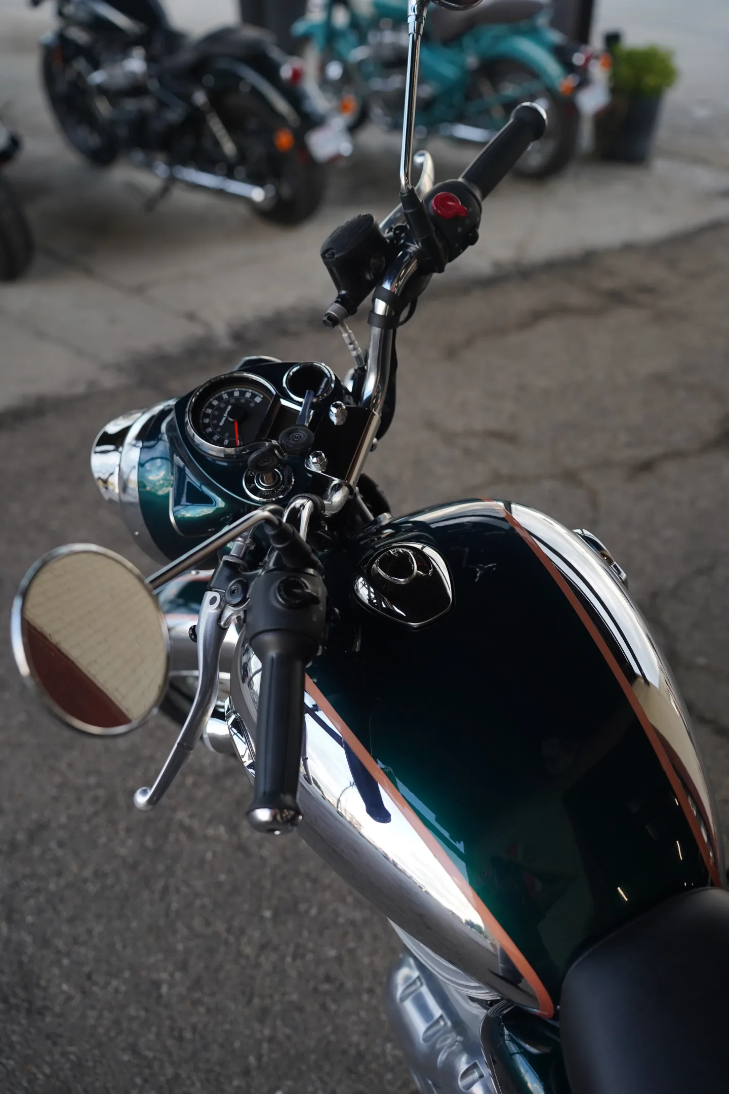 2027 Royal Enfield Classic 350 - Emerald Green