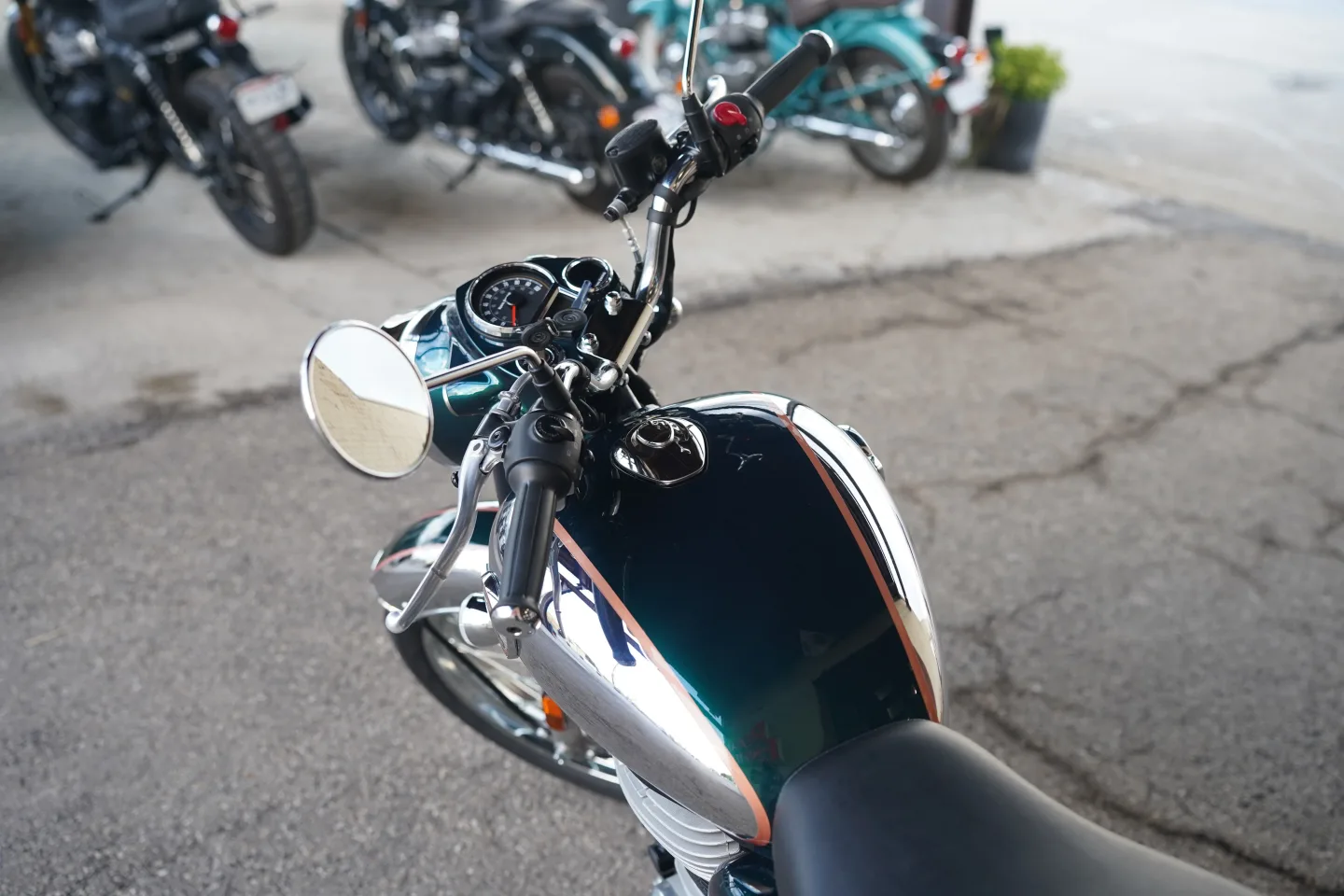 2027 Royal Enfield Classic 350 - Emerald Green