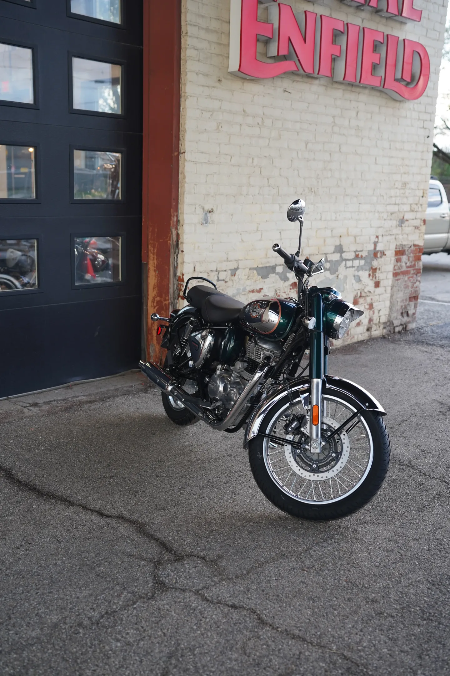2027 Royal Enfield Classic 350 - Emerald Green