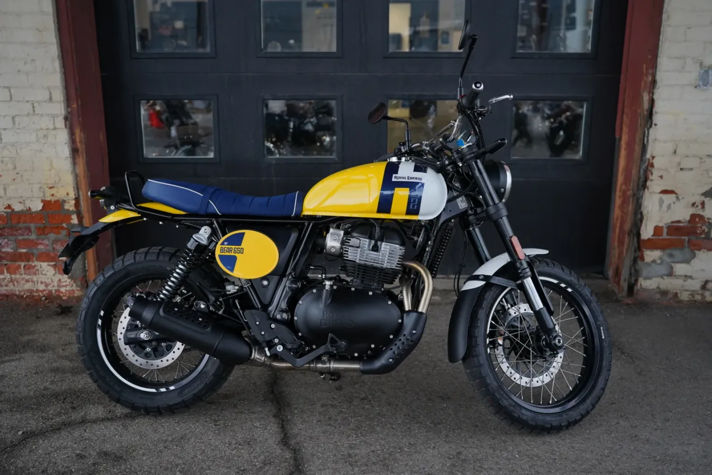 DSC02329 2027 Royal Enfield Bear 650 - Wild Honey
