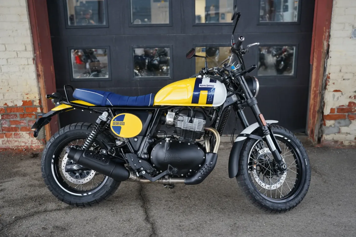 DSC02330 2027 Royal Enfield Bear 650 - Wild Honey
