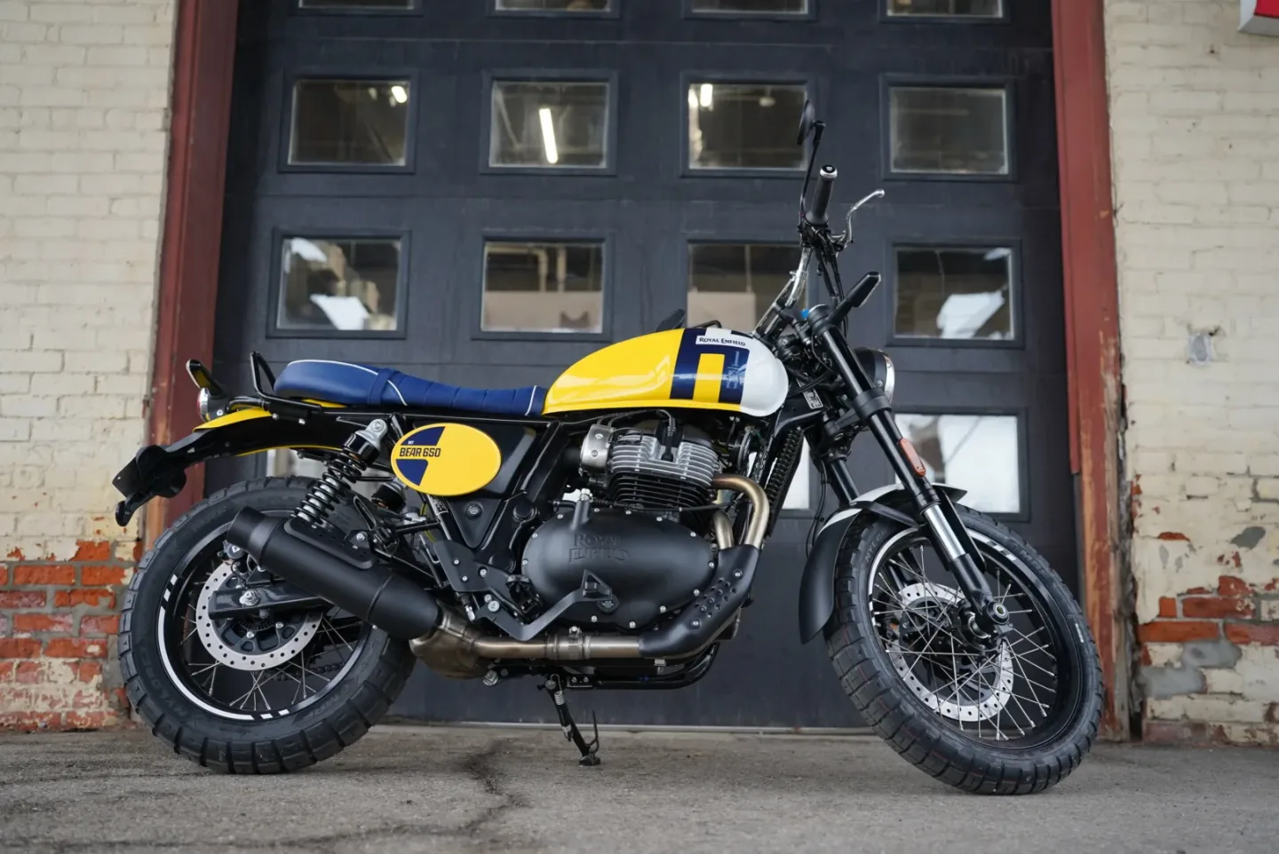 DSC02332 2027 Royal Enfield Bear 650 - Wild Honey