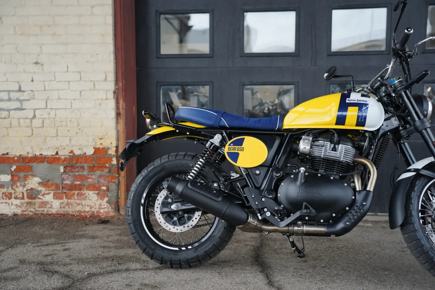 DSC02336 2027 Royal Enfield Bear 650 - Wild Honey