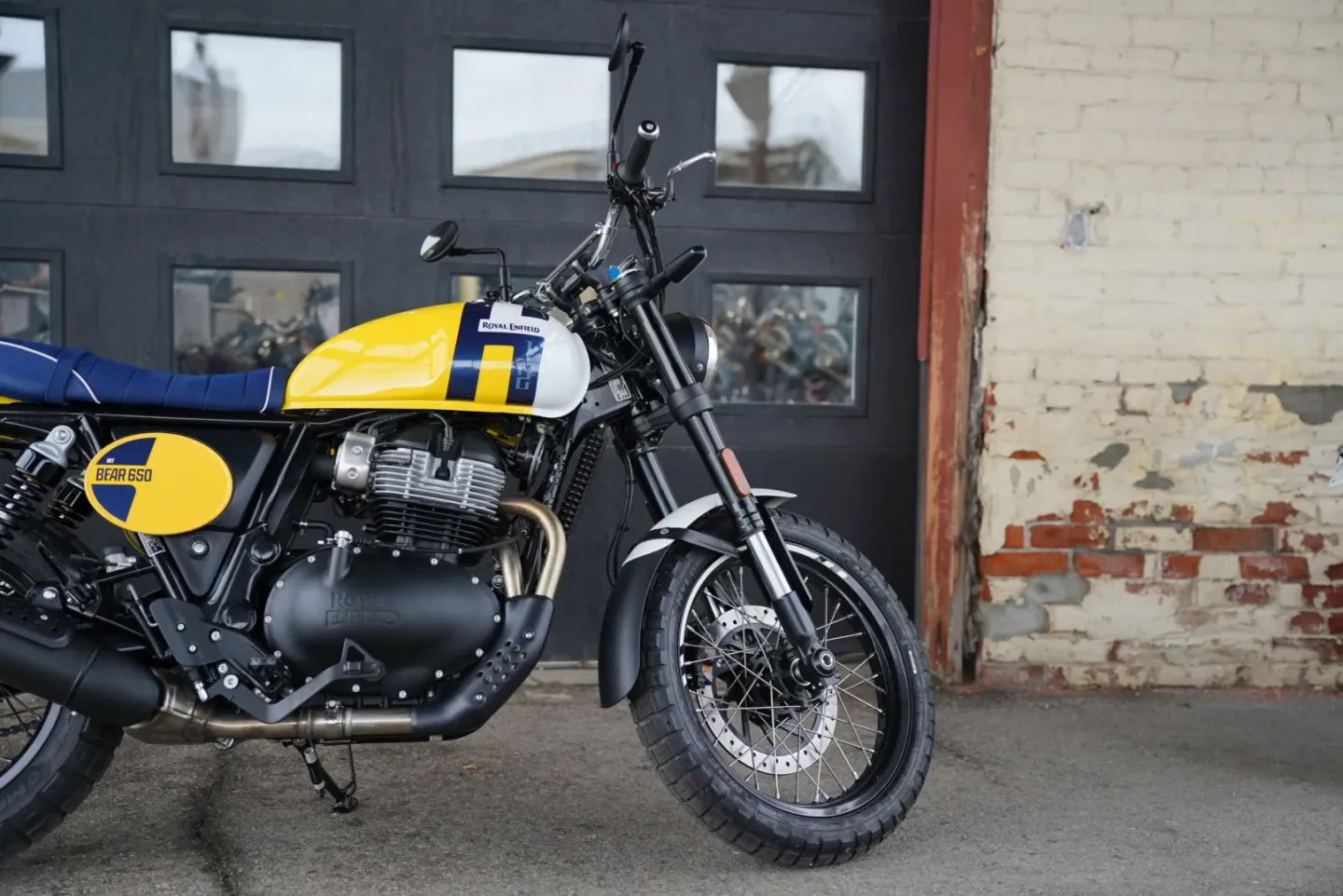 DSC02337 2027 Royal Enfield Bear 650 - Wild Honey