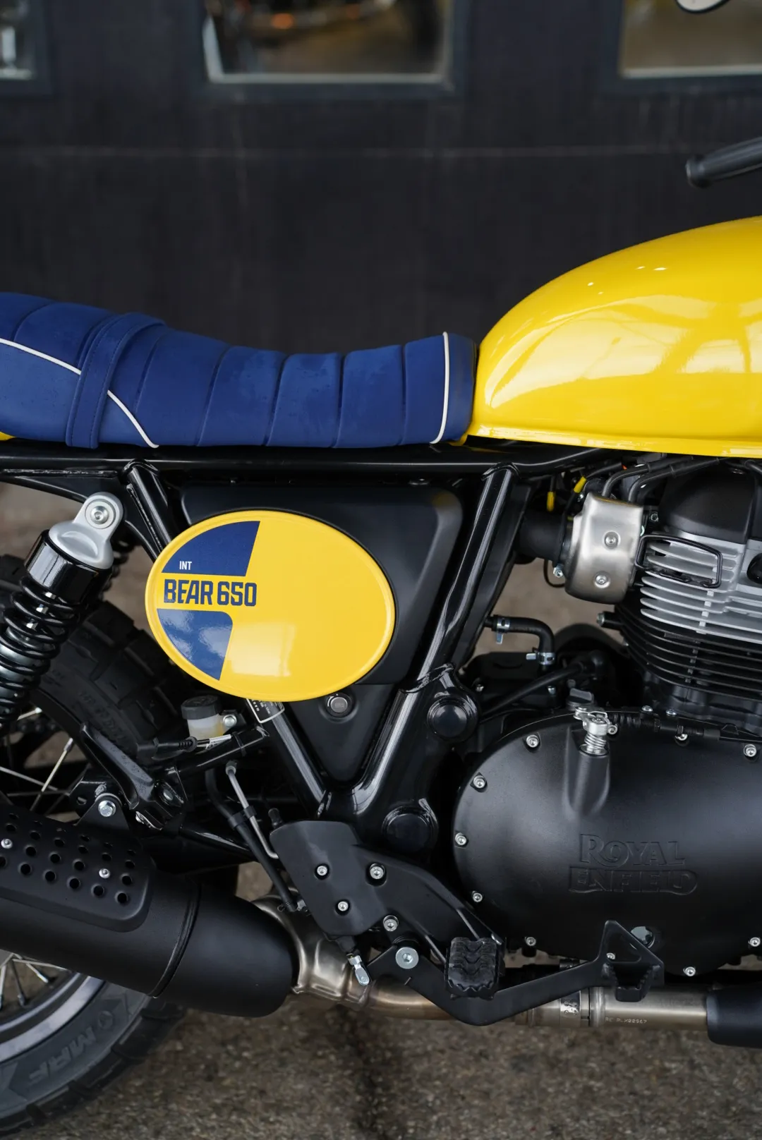 DSC02339 2027 Royal Enfield Bear 650 - Wild Honey