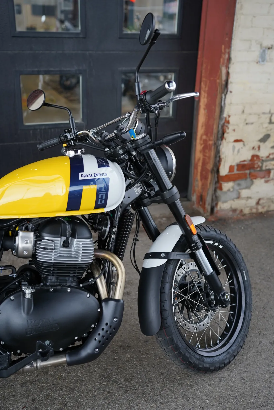 DSC02341 2027 Royal Enfield Bear 650 - Wild Honey