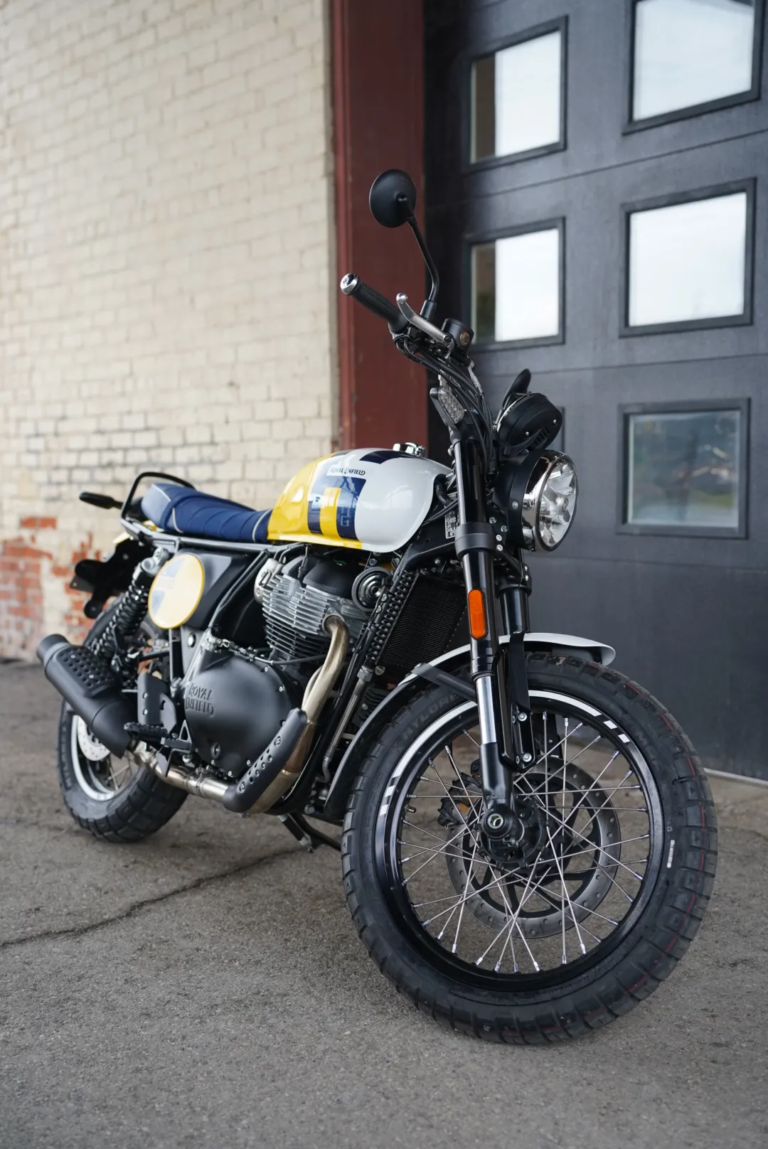 DSC02342 2027 Royal Enfield Bear 650 - Wild Honey