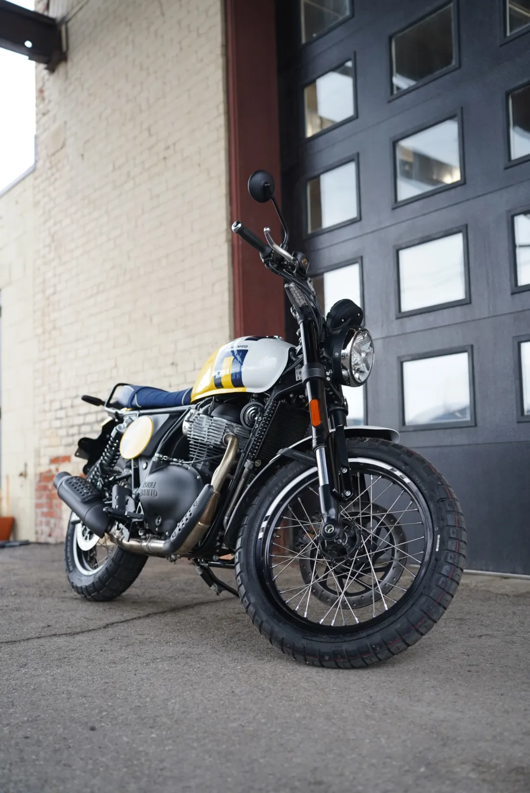 DSC02343 2027 Royal Enfield Bear 650 - Wild Honey