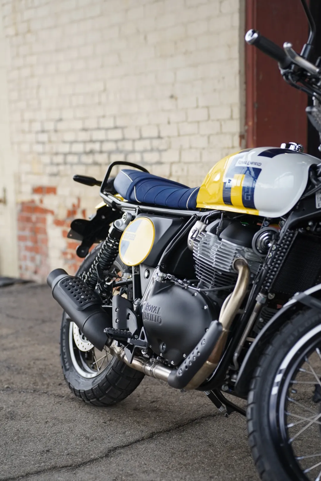 DSC02346 2027 Royal Enfield Bear 650 - Wild Honey