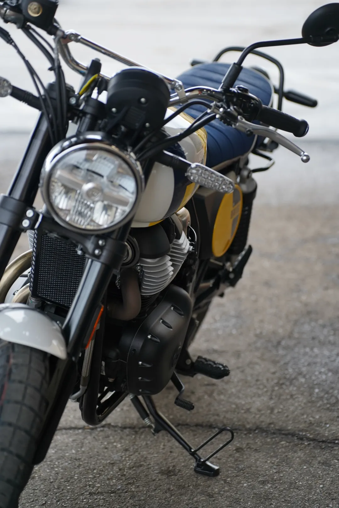 DSC02351 2027 Royal Enfield Bear 650 - Wild Honey