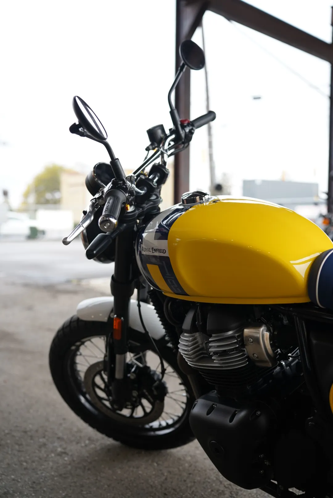 DSC02358 2027 Royal Enfield Bear 650 - Wild Honey