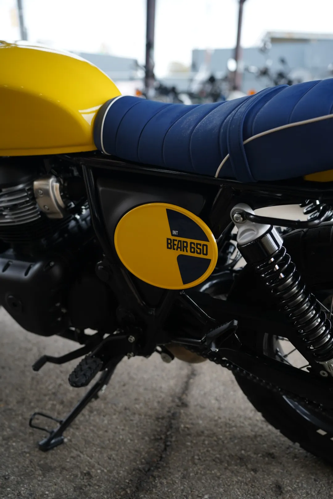 DSC02360 2027 Royal Enfield Bear 650 - Wild Honey