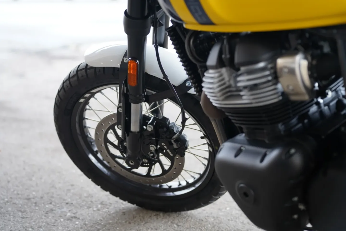 DSC02362 2027 Royal Enfield Bear 650 - Wild Honey