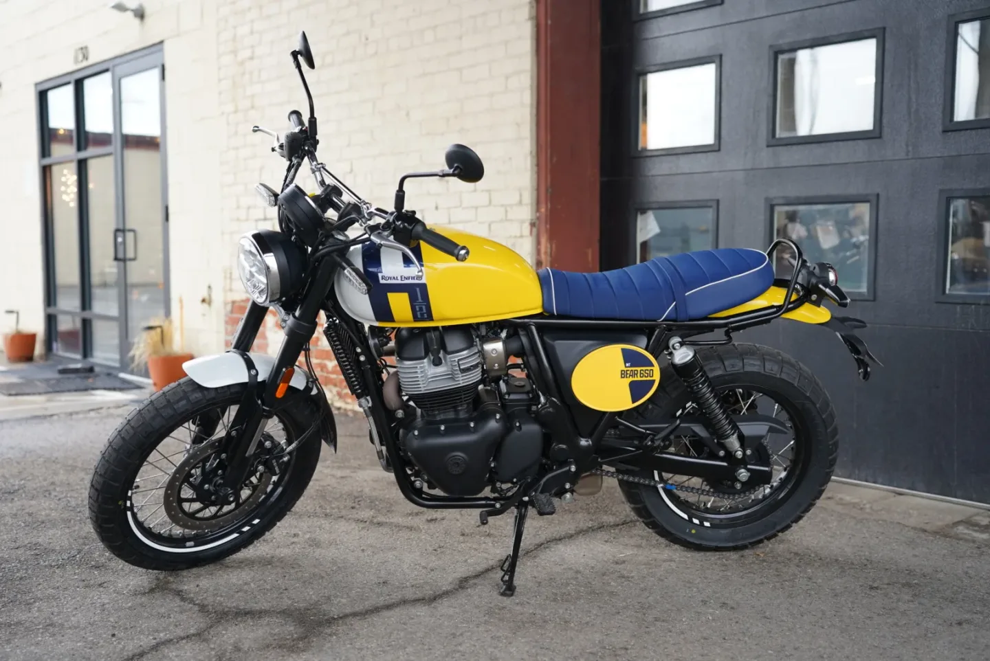 DSC02364 2027 Royal Enfield Bear 650 - Wild Honey