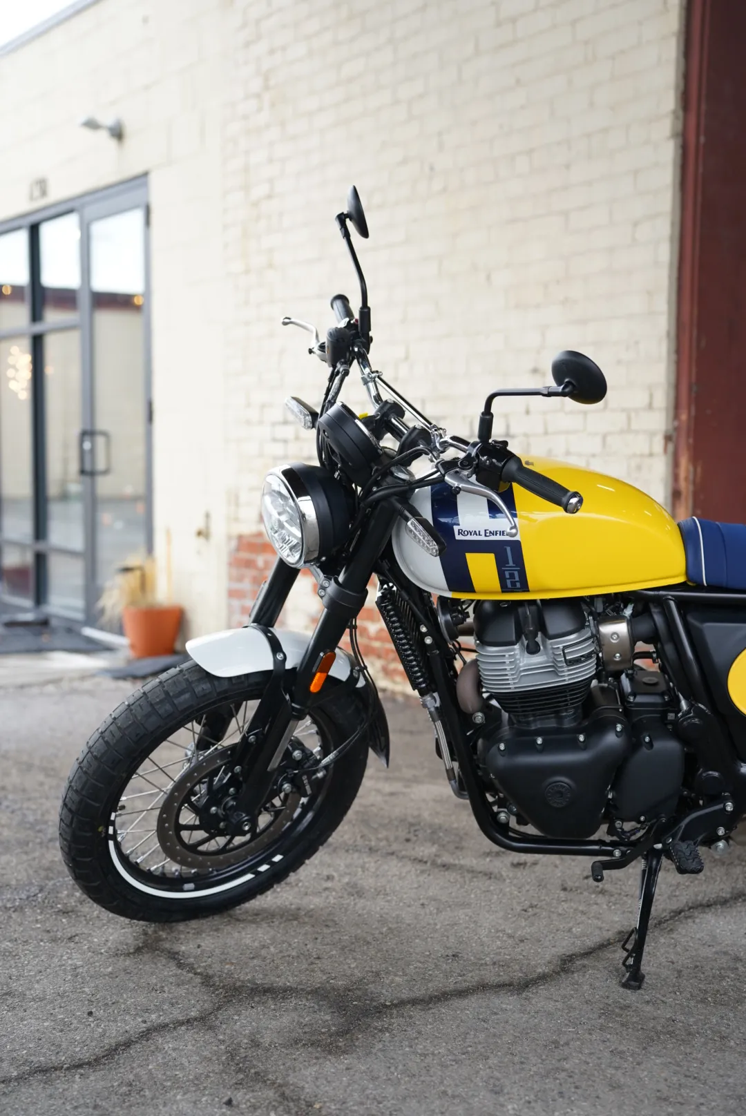 DSC02365 2027 Royal Enfield Bear 650 - Wild Honey