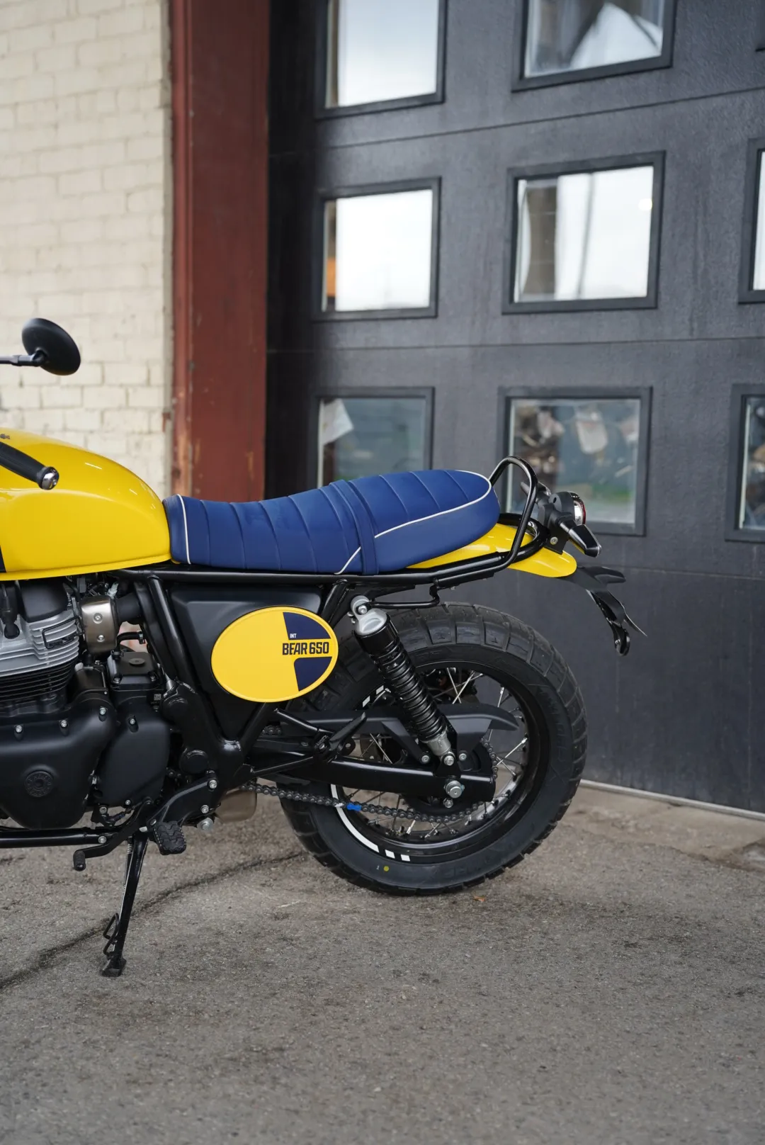 DSC02366 2027 Royal Enfield Bear 650 - Wild Honey