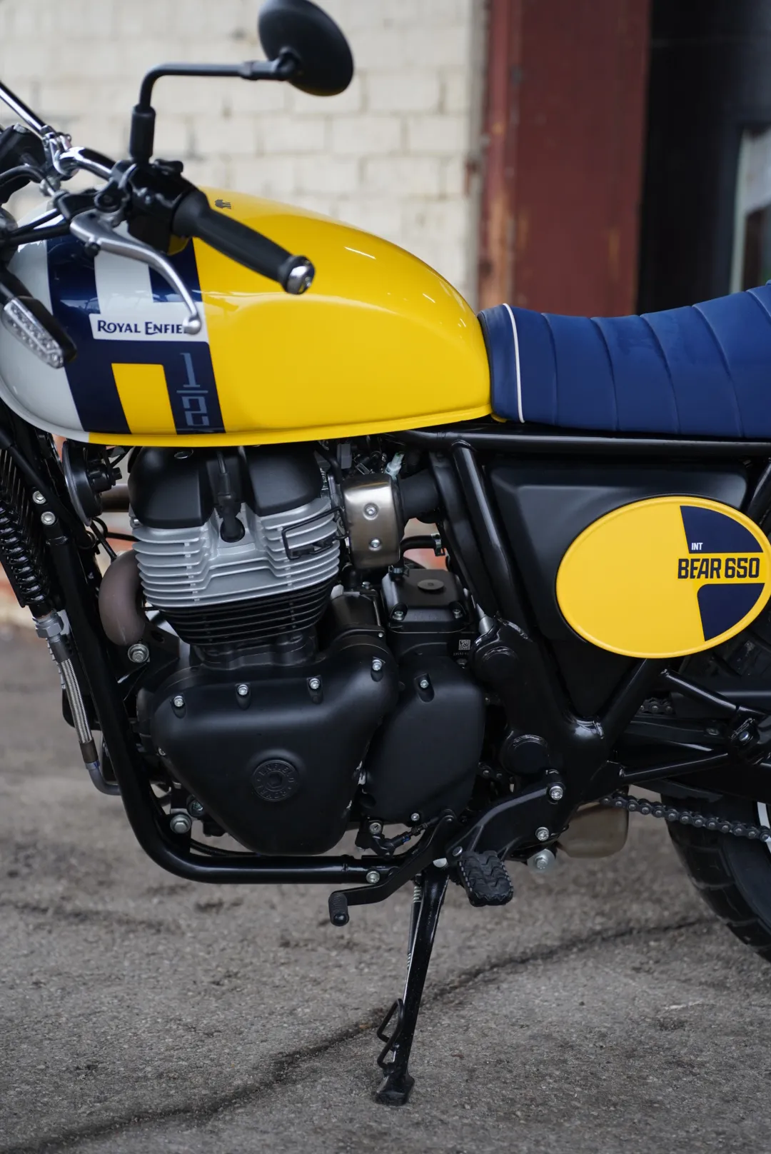 DSC02368 2027 Royal Enfield Bear 650 - Wild Honey