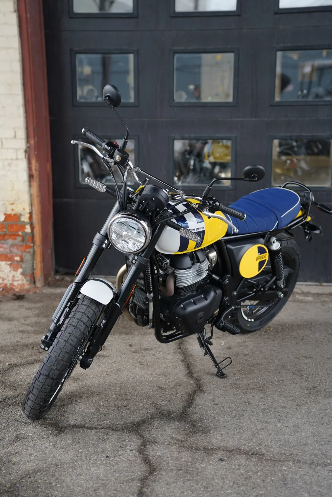 DSC02372 2027 Royal Enfield Bear 650 - Wild Honey