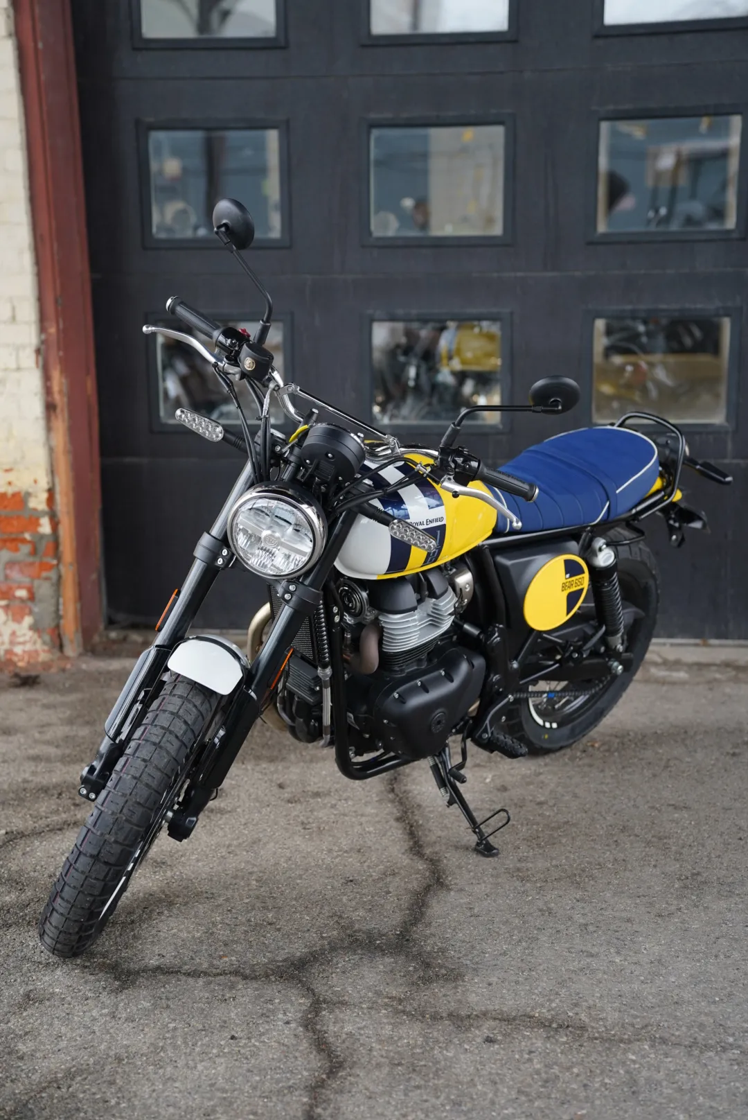 DSC02373 2027 Royal Enfield Bear 650 - Wild Honey