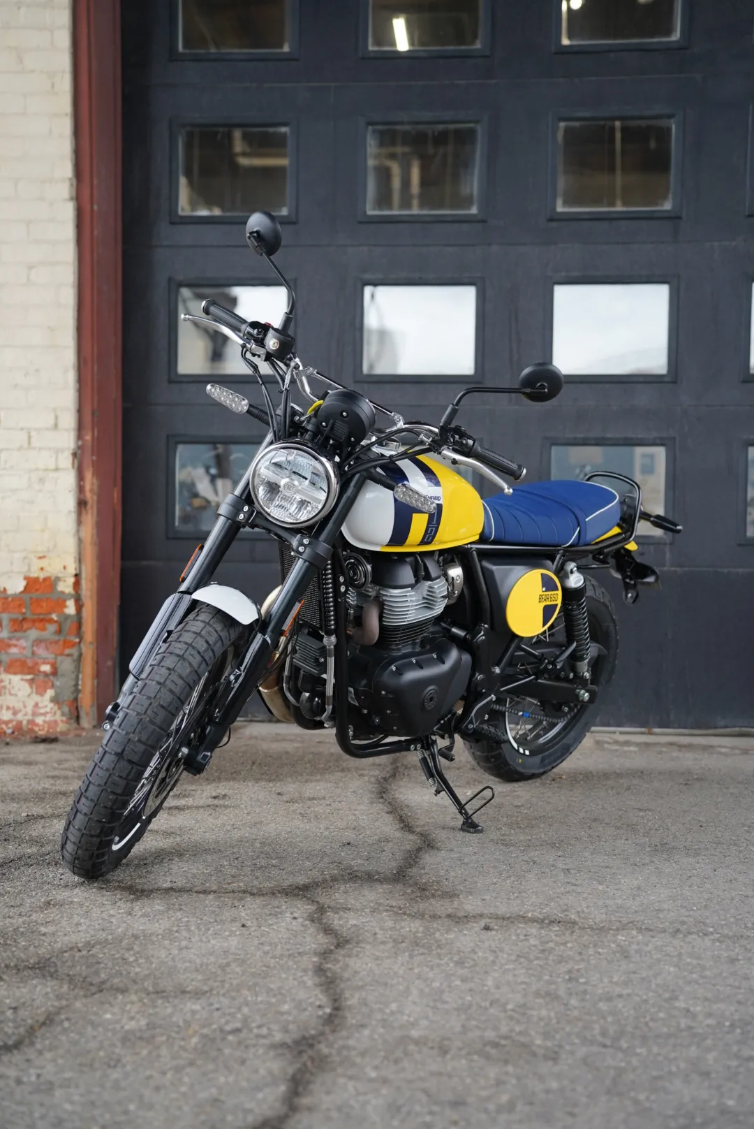 DSC02374 2027 Royal Enfield Bear 650 - Wild Honey