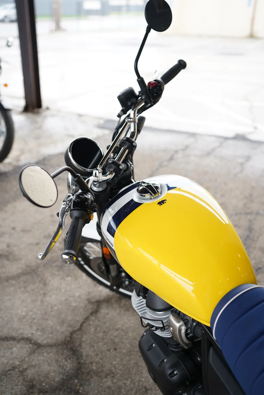 DSC02376 2027 Royal Enfield Bear 650 - Wild Honey